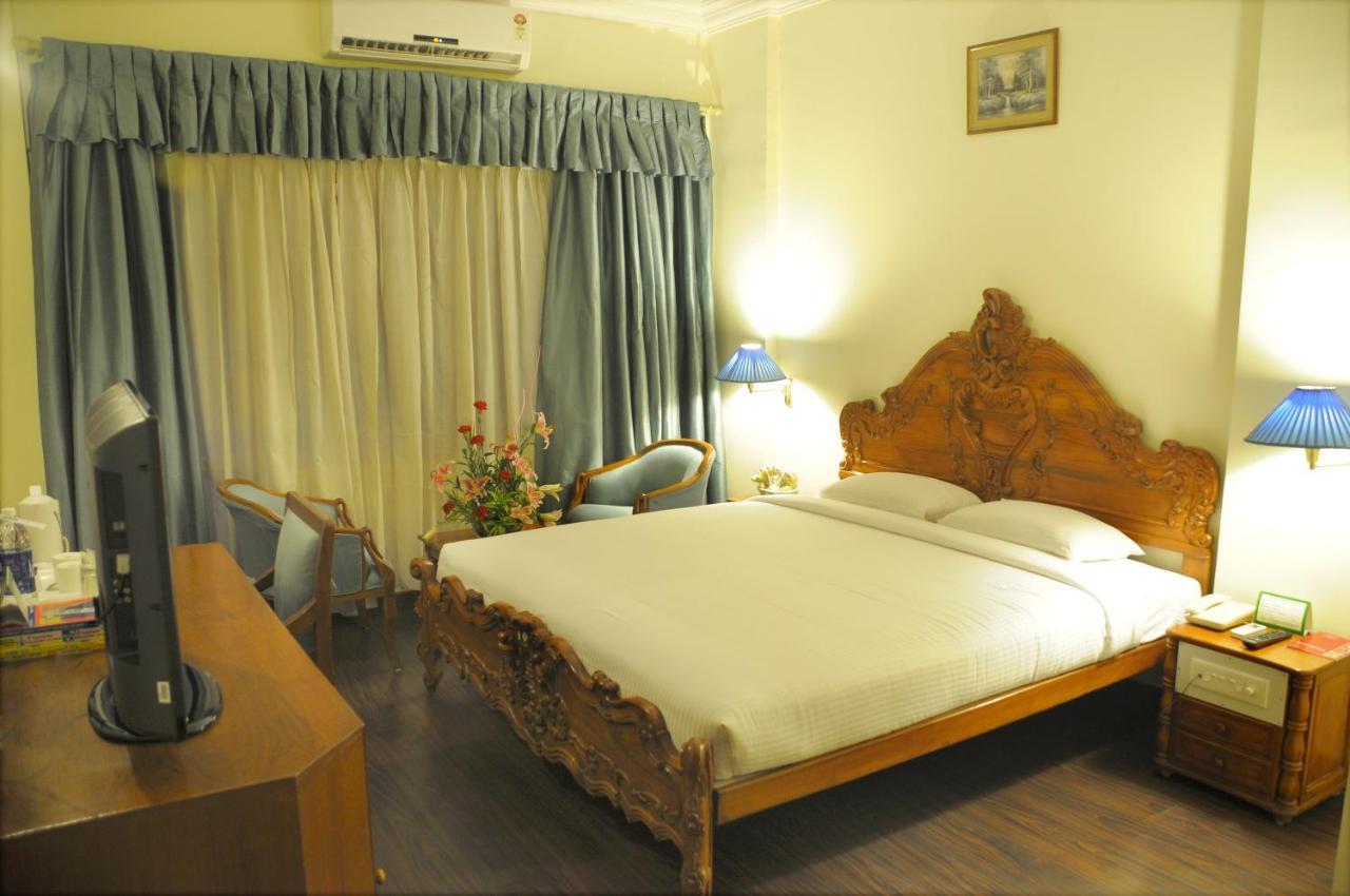 Nalapad'S Hotel Bangalore International Экстерьер фото