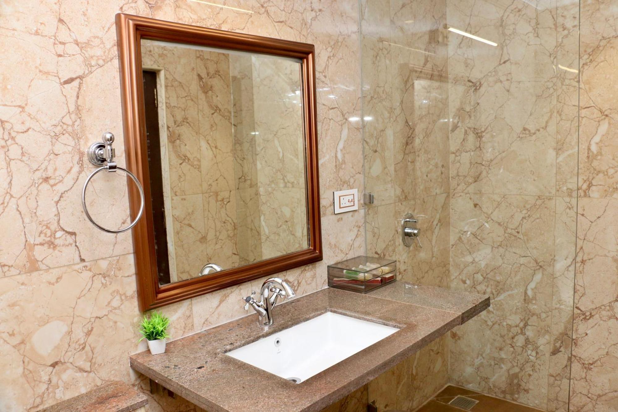 Nalapad'S Hotel Bangalore International Экстерьер фото