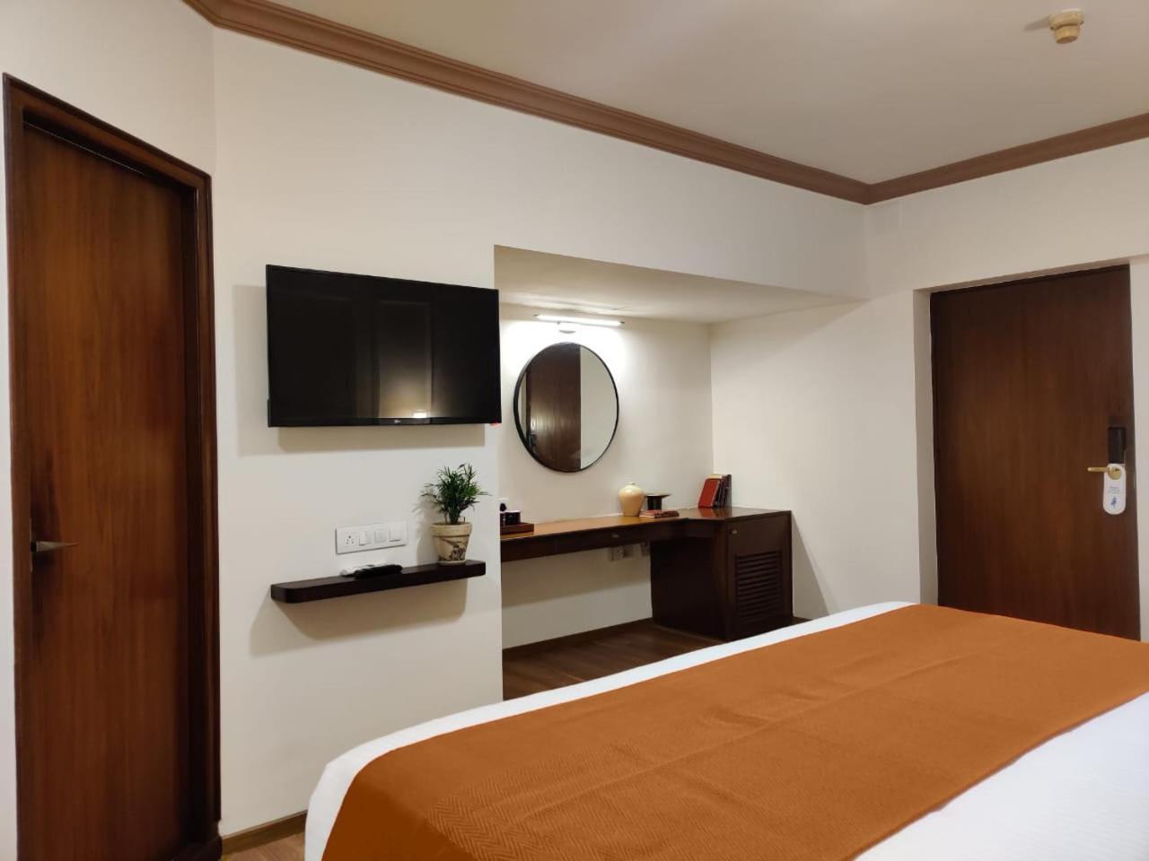 Nalapad'S Hotel Bangalore International Экстерьер фото
