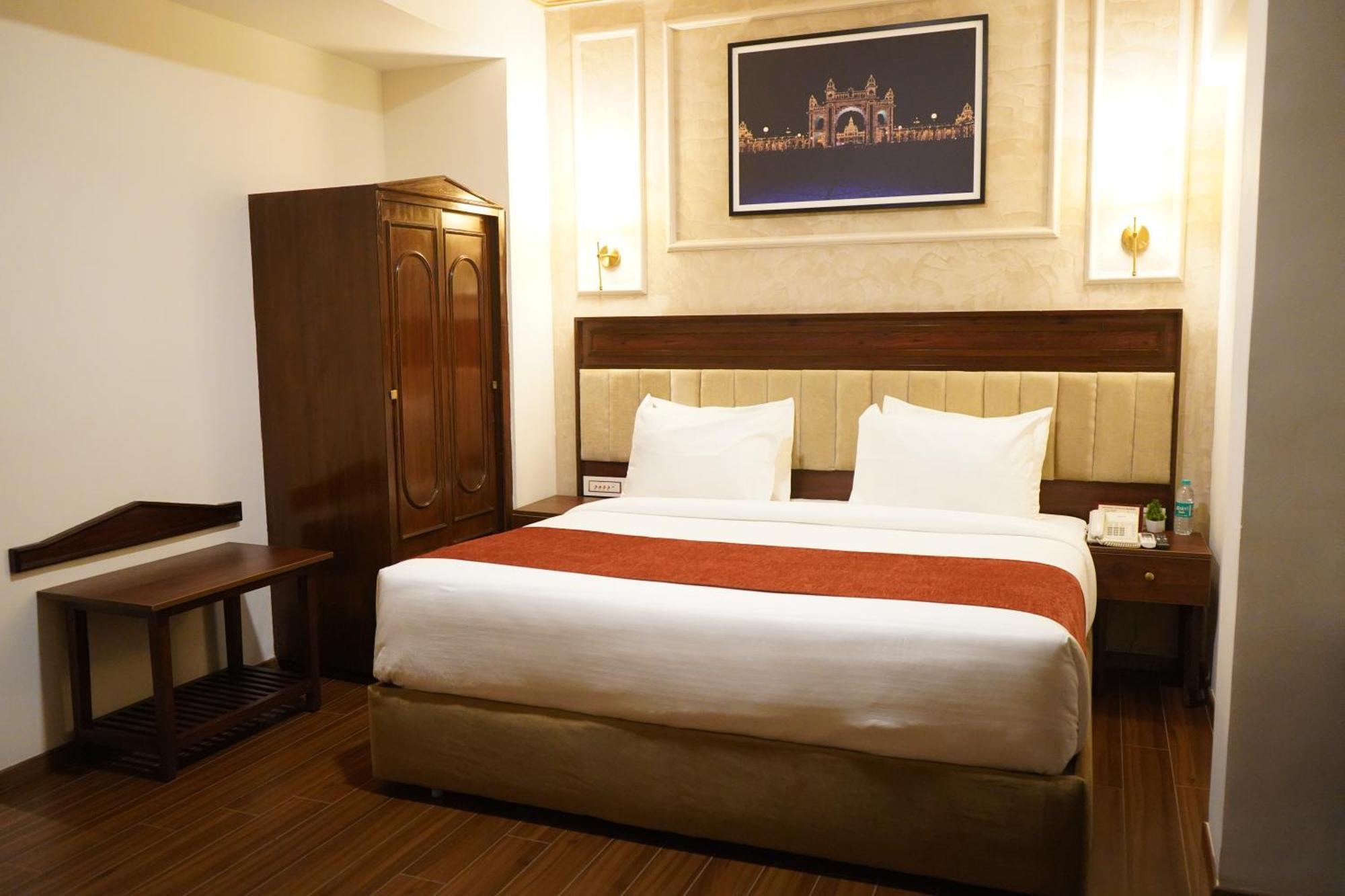 Nalapad'S Hotel Bangalore International Экстерьер фото
