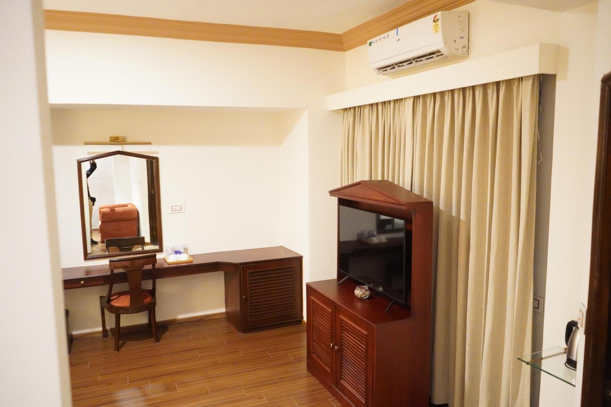 Nalapad'S Hotel Bangalore International Экстерьер фото