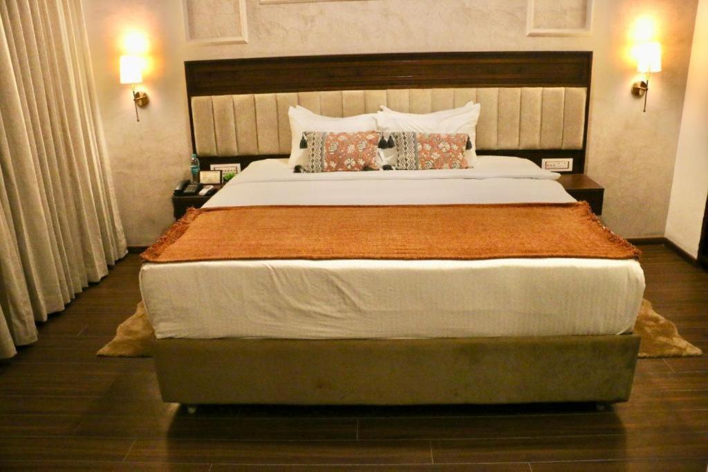 Nalapad'S Hotel Bangalore International Экстерьер фото