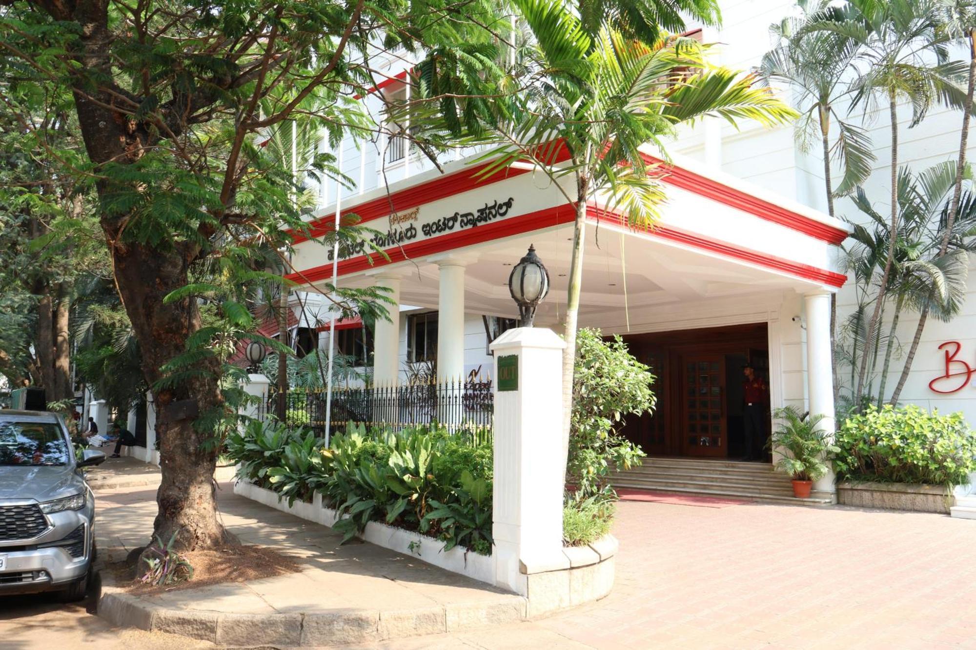 Nalapad'S Hotel Bangalore International Экстерьер фото