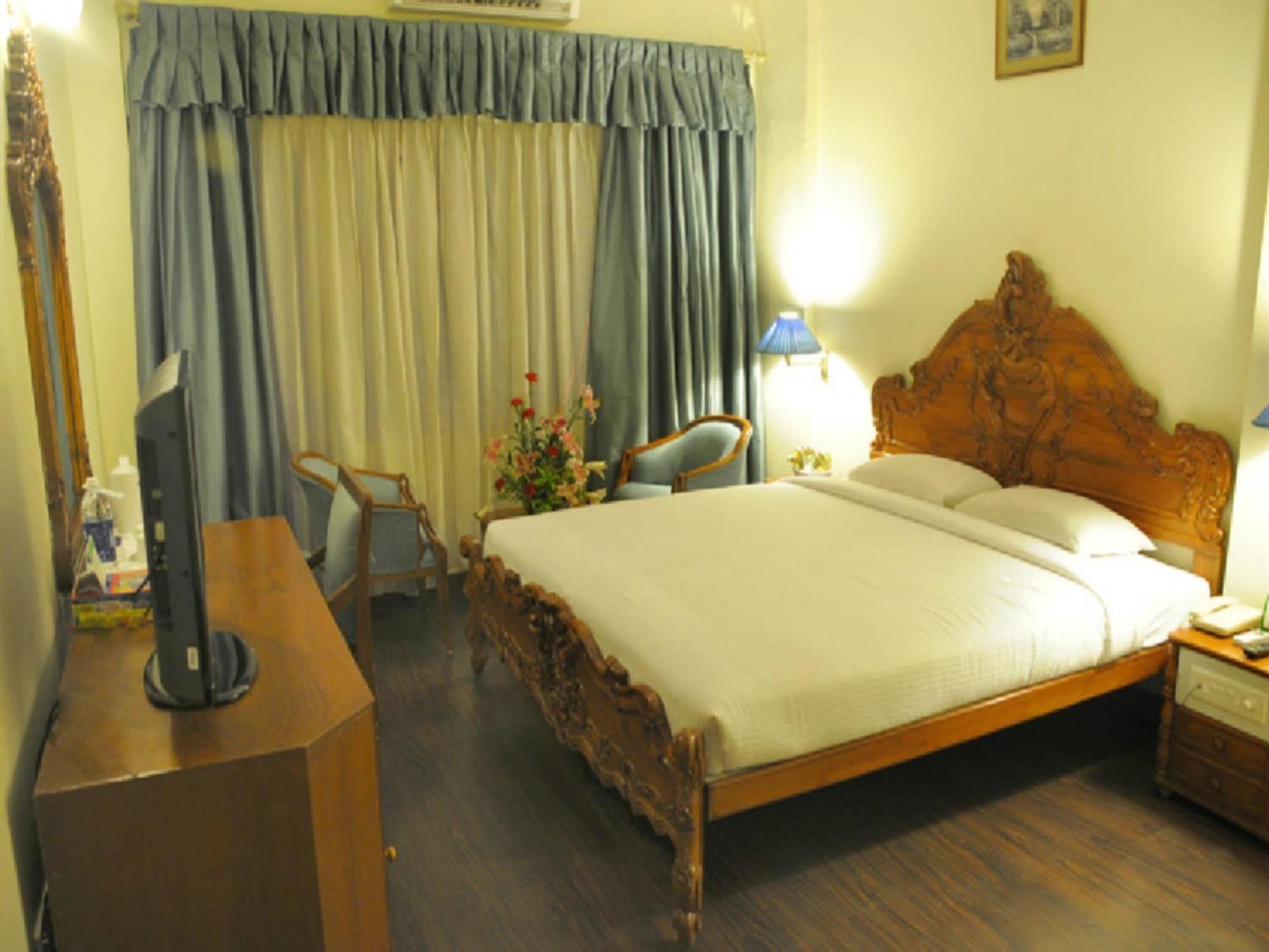 Nalapad'S Hotel Bangalore International Экстерьер фото